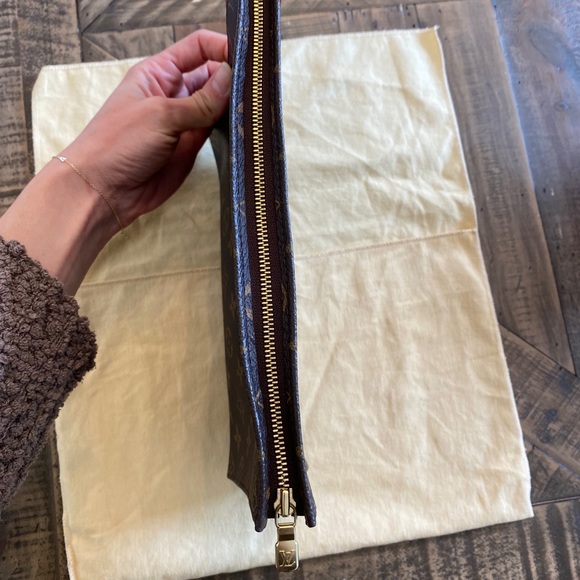 Louis Vuitton toiletry bag 26 - Picture 6 of 11